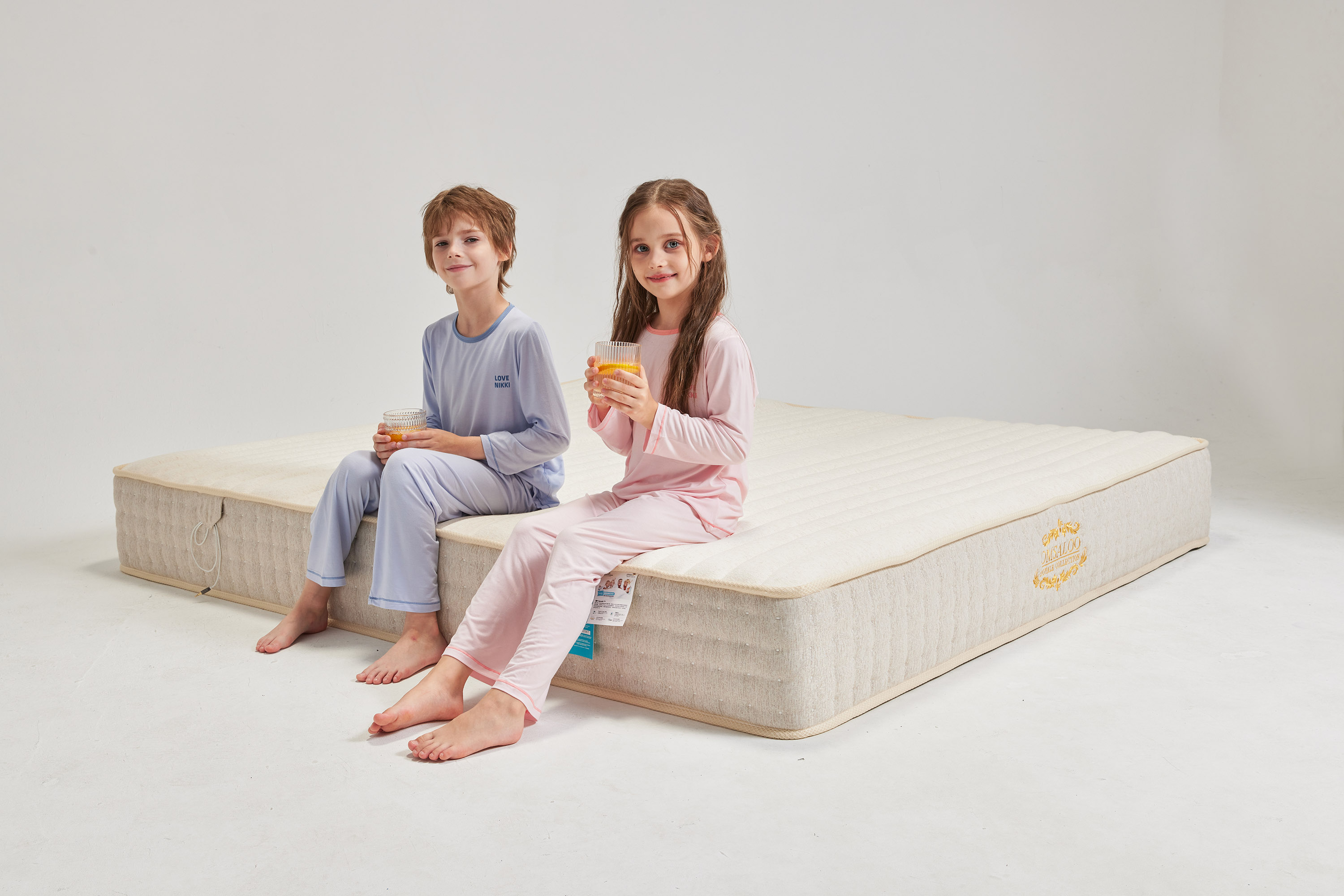  Seven-zone bagged spring mattress with sleep monitoring system